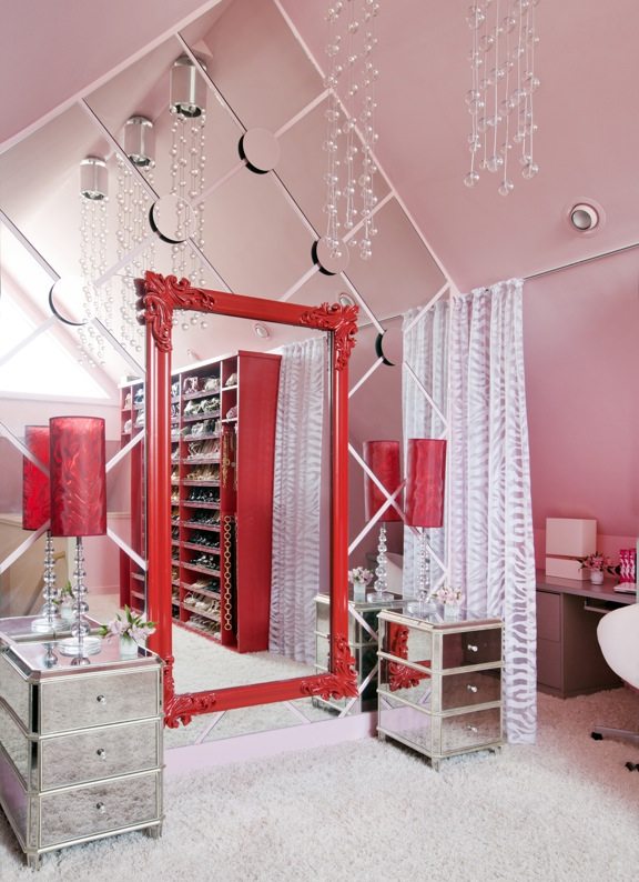chambre-fille-déco-lampion-verre-mur-rose