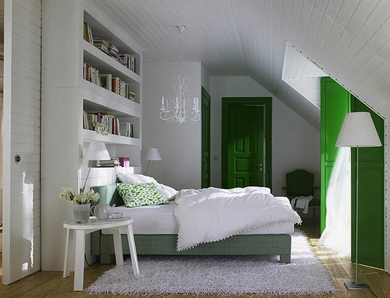 chambre sous les combles-blanc-portes-vertes-design-unique