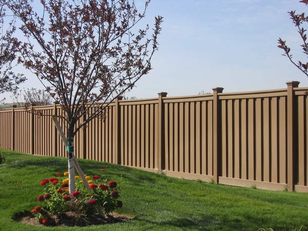 clôture bois composite-apparence-naturelle