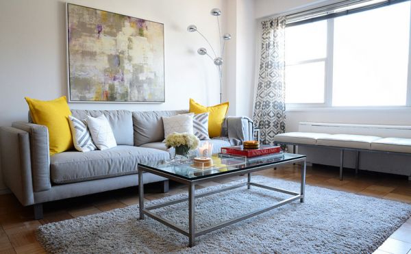 Les tendances de couleurs dans la décoration du domicile Tapis jaune et gris