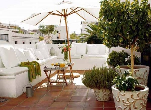 déco-idées-balcon-et-terrasse-canapé-blanc