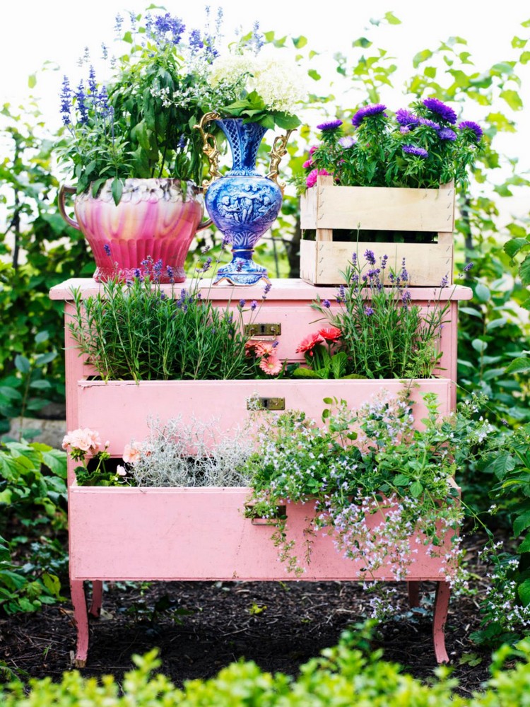 décoration de jardin -commode-ancienne-rose-pastel-jardinière