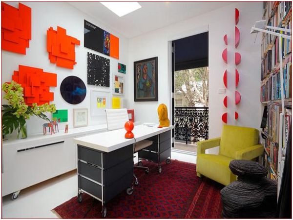 décoration-orange-murs-blanc-tapis-rouge-fauteuil-jaune tendances de couleurs