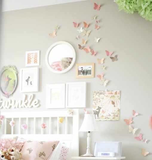 décoration-papillons-papier-miroir-cadre-photo chambre d'une fille adolescente