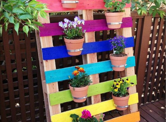 décoration de jardin -support-mural-pots-fleurs-palette-euro