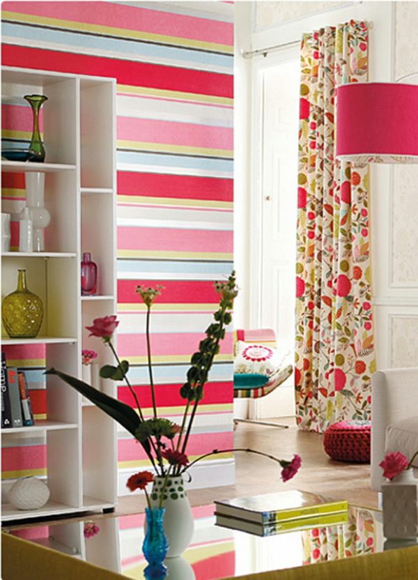 décoration-murale-papier-peint-rose-jaune-bleu-fleurs