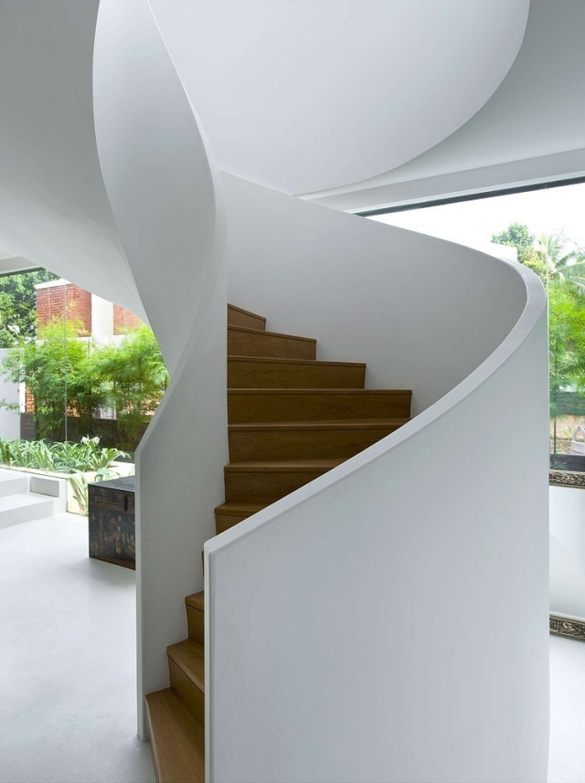 escalier colimaçon blanc bois intérieur