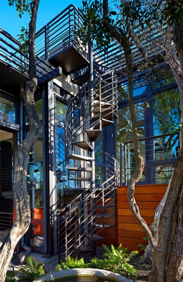 extérieur moderne escalier colimaçon métal 