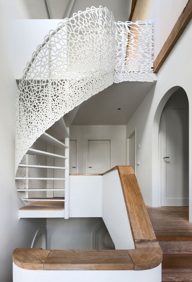 escalier colimaçon ornement bois blanc fancy