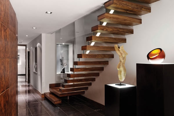 escalier suspendu bois flottant Kensington Penthouse