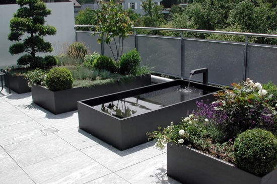 fontaine de jardin noir-moderne