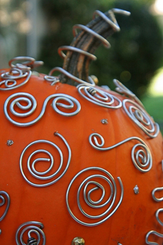 idée-déco-citrouille-d`Halloween-spirales-métal