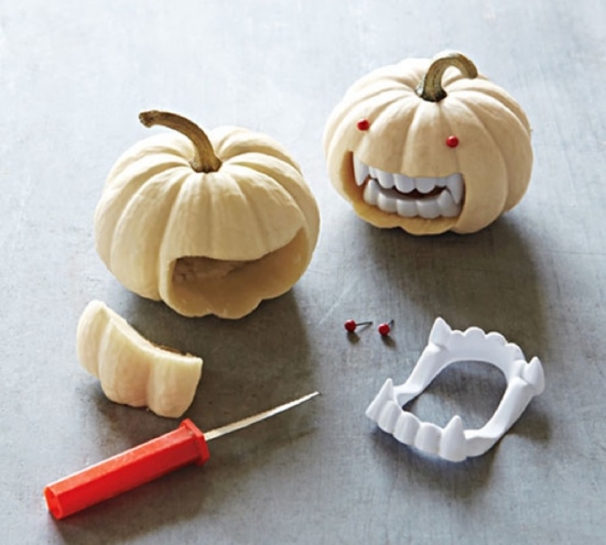 idée-déco-citrouille-d`Halloween-vampire-faux-dents