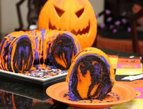 idée-originale gâteau d`Halloween orange-bleu-noir