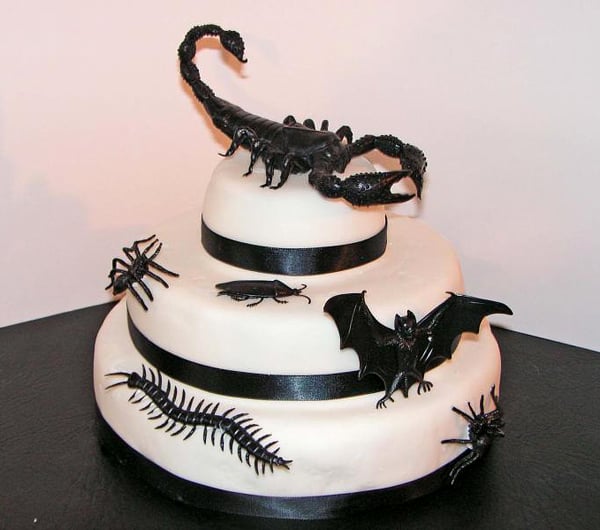 idée-originale-gâteau-d`Halloween-scoripions-chauve-souris