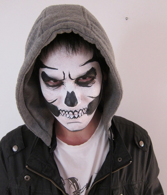 idée-maquillage-d`Halloween-crâne-humaine-dents