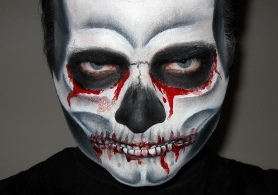 idée-maquillage-d`Halloween-crâne-humaine-sang