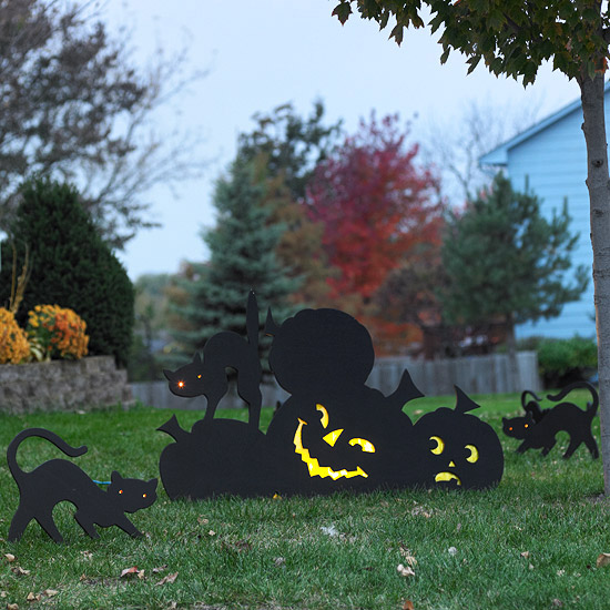 idée-décoration-d'Halloween-jardin-chat-noire-lanterne