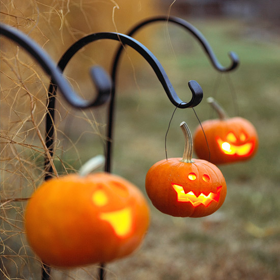 idée décoration d'Halloween jardin-citrouille-lanterne