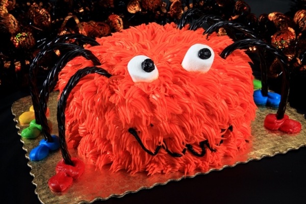 idée-originale-gâteau-d`Halloween-monstre-orange