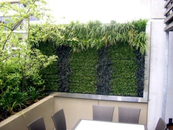 jardin-vertical-mur-végétal-plantes-vertes-balcon