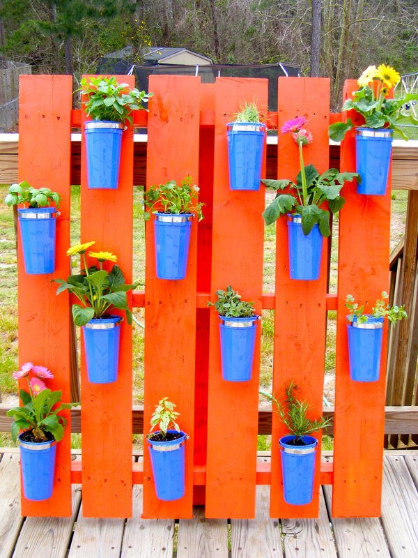 jardin-vertical-orange-pots-fleurs-idée-jardin