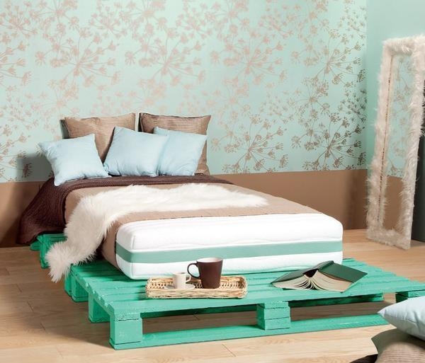 lit en palette en bois pour chambre à coucher