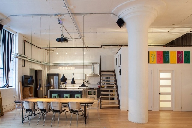 Un appartement de luxe moderne et sa décoration éclectique d'intérieur Cuisine inspiration Escalier