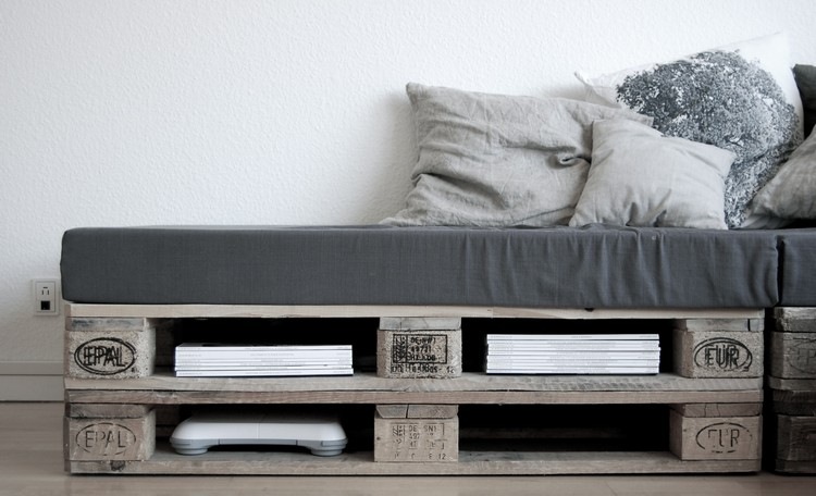 Meubles en palettes de bois idées déco et design Matelas banquette idee