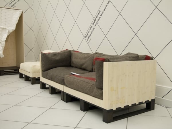 meubles-palette-coussins-gris-style-DIY Meubles en palettes de bois