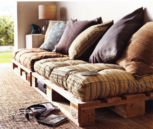 meubles-palettes-bois-modernes-coussins-intérieur