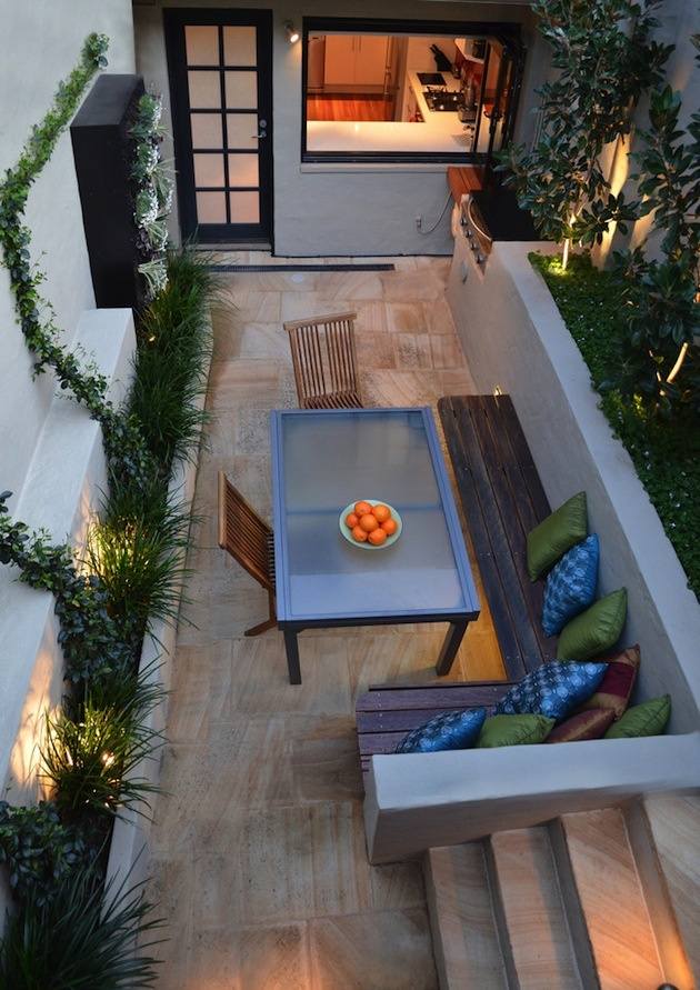 mini-terrasse-intérieur-patio-terracotta-banc-coin-plantes