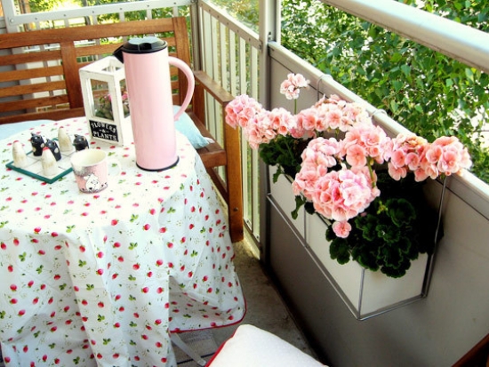 nappe-décorative-fleurs-rose-petit-balcon