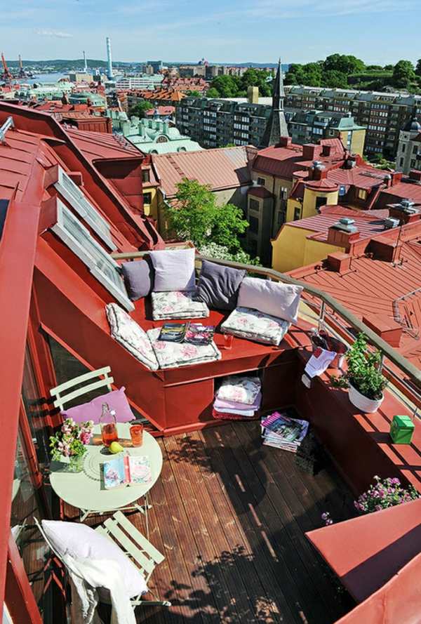 petit-balcon-toit-table-chaises-plantes aménager un petit balcon aménager un petit balcon