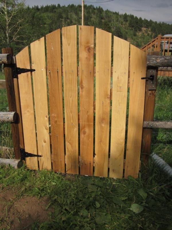 porte de jardin en en bois-barrière-charnières