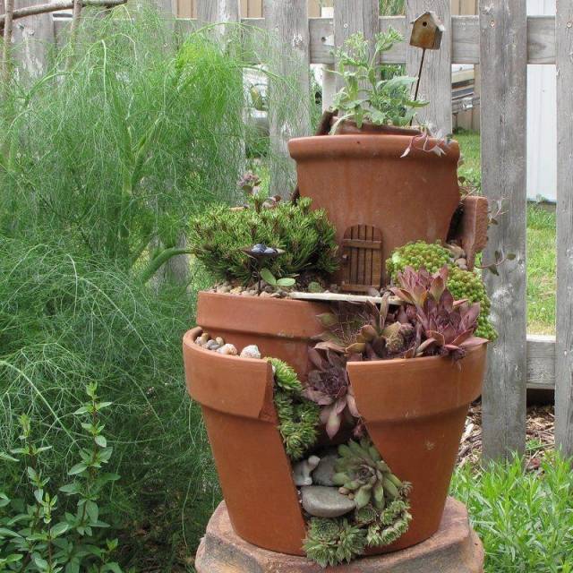 pot-fleurs-terre-cuite-cactus-maison-oiseaux-décorative