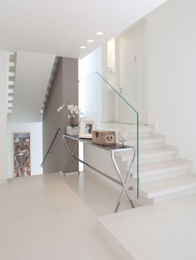 résidence Lanciano Design escalier blanc