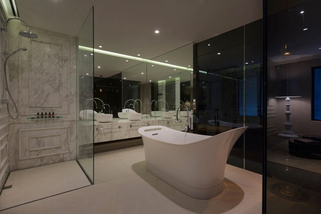 salle bains cabine douche verre marbre baignoire