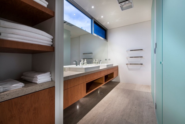 minimaliste salle de bain bois verre