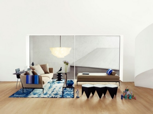 salle-séjour-canapé-beige-tapis-bleu-table-café