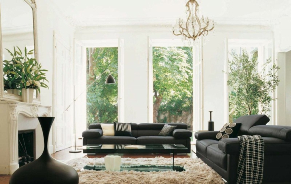 sofas-design-élégants-cuir-noir-coussins-tapis-poil-long
