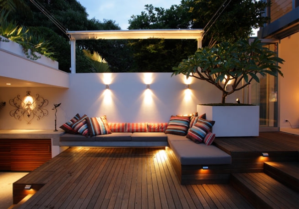 terrasse-bois-design-éclairage-meubles-lounge