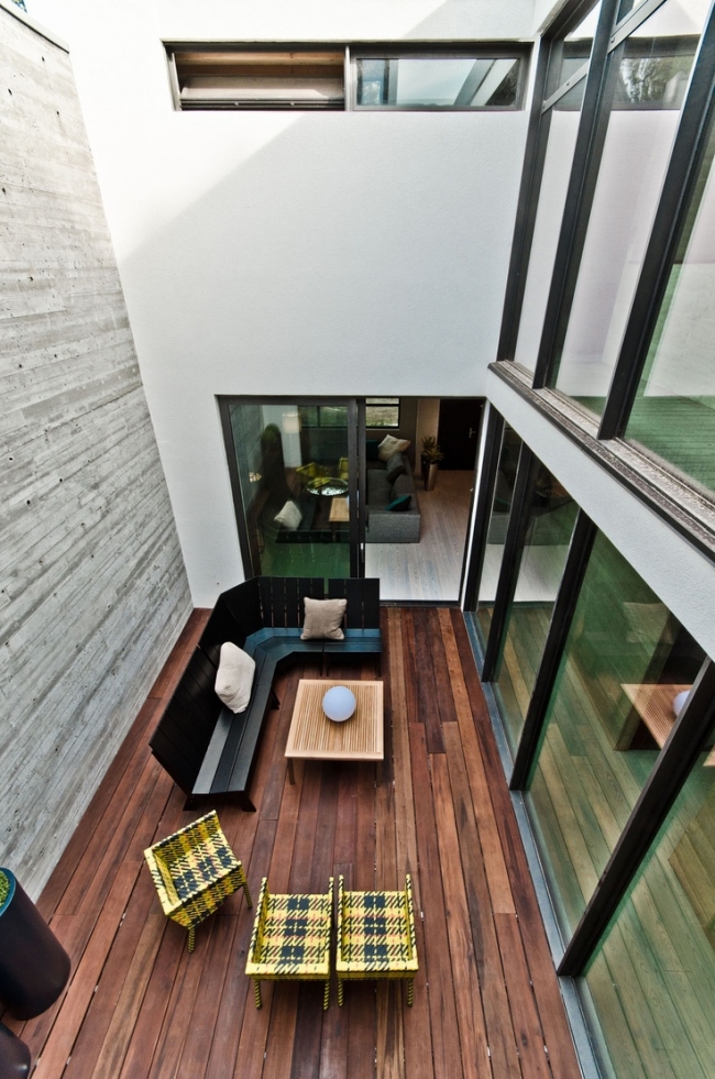 terrasse-intérieure-patio-moderne-plancher-revêtement-bois