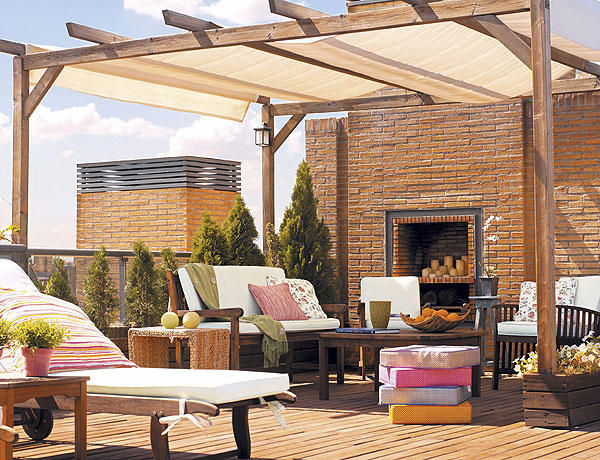 terrasse moderne avec un auvent en bois et tissue