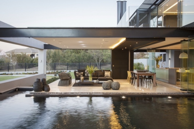 terrasses et patios -piscine-salon-extérieur-auvent-design