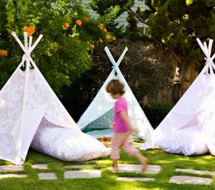 tipi-enfants-blanc-oreillers-tissu