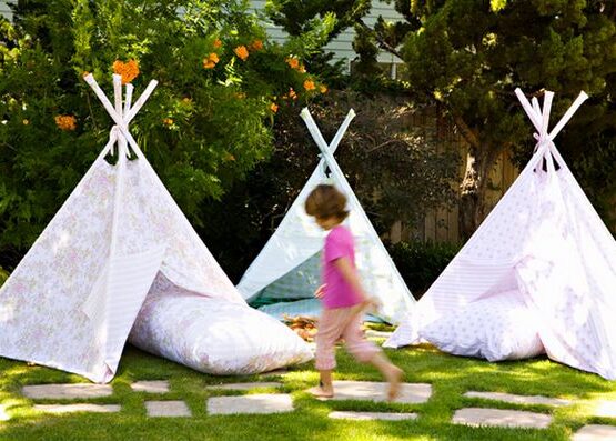 tipi-enfants-blanc-oreillers-tissu