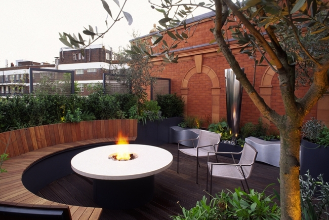 toit-terrasse-coin-conversation-cheminée-centrale