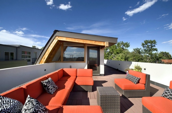 toit-terrasse-mobilier-résine-tressée-tapisserie-orange