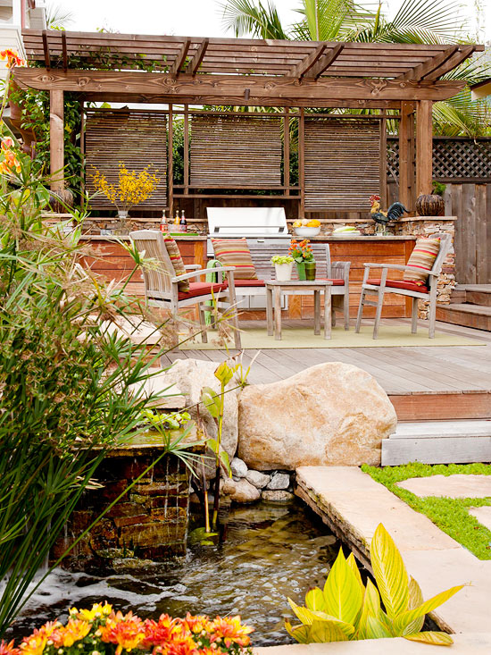 terrasse de jardin pièce-d'eau-palissade-pergola-bois